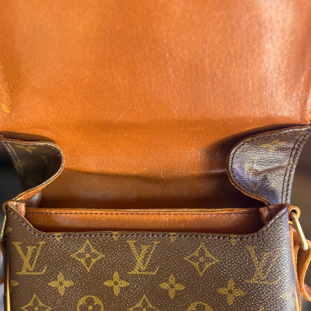✨ STUNNING VINTAGE LOUIS VUITTON CARTOUCHIERE ✨ INCLUDES VINTAGE LV DUST BAG - Picture 10 of 13